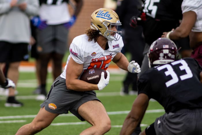 Feb 1, 2022; Mobile, AL, USA; American tight end Greg Dulcich of UCLA (85) runs the ball during American practice for the 2022 Senior Bowl at Hancock Whitney Stadium. Mandatory Credit: Vasha Hunt-USA TODAY Sports